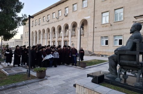 Над 100 алумни на Свищовската академия отпразнуваха заедно четвърт век от своето дипломиране