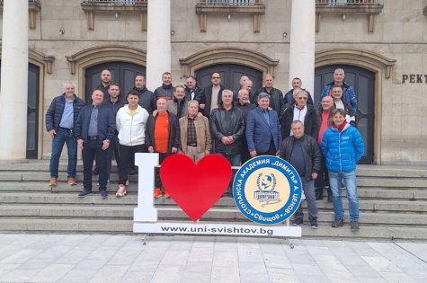 Знаков Алумни клуб събра спортни деятели, мениджъри и общественици в България на традиционна среща в аулата на Свищовското училище