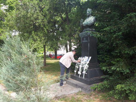 Стопанска академия „Д. А. Ценов“ взе участие в отбелязването на 121 години от загубата на Алеко Константинов