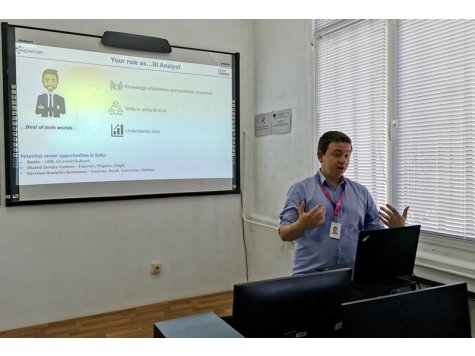 Майсторски клас на тема „Имплементиране на Tableau за оптимизиране на BI дейностите“ организира катедра „Бизнес информатика“
