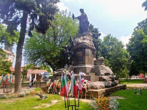 С участие в общоградско поклонение, академичната общност почете паметта на Христо Ботев и загиналите за свободата на България