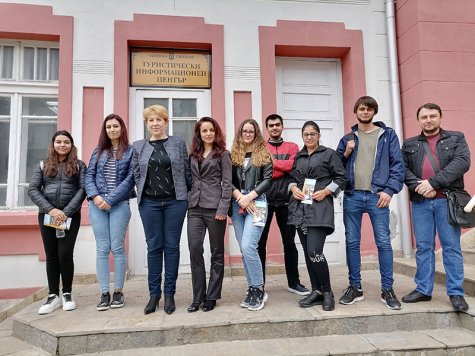 Студенти от спец. „Икономика на туризма” проведоха практическо занятие в ТИЦ – Свищов