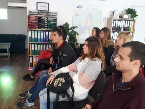 Студенти от специалност „Маркетинг” разучаваха управлението на маркетинга в „Свилоцел” - Свищов