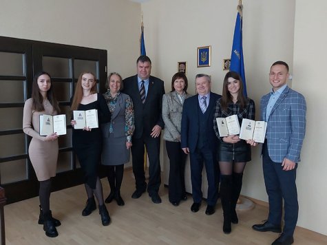 Втори випуск украински студенти получи дипломи на СА „Д. А. Ценов“ след завършване на магистърска програма „Международен финансов мениджмънт“