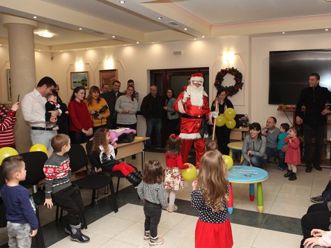 Коледно тържество за децата на преподаватели и служители се проведе в Свищовската академия