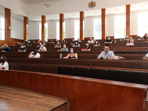 Кандидат-магистри подадоха документи в Свищовската академия още в първия ден на Прием 2020/2021