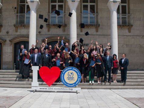 В Стопанска академия се дипломира третият випуск на Булстрад Академия