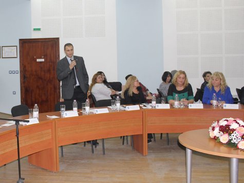 Стопанска академия бе представена на форум, посветен на Деня на народните будители, в който участва и министърът на икономиката