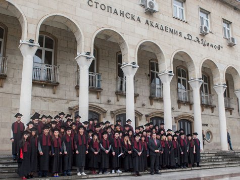 Два випуска финансисти на Стопанска академия се срещнаха за да отпразнуват годишнини от дипломирането си в Свищов