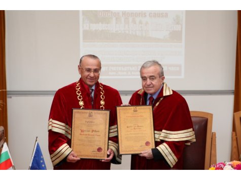 Стопанска академия удостои с почетното звание „Доктор хонорис кауза” председателя на СИБ проф. дфн Кръстьо Петков