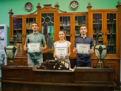 В Стопанска академия наградиха победителите от национален конкурс за ученическо есе