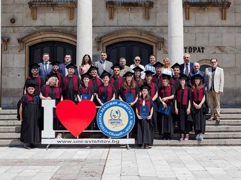 В Стопанска академия се дипломира петият випуск на проект „Булстрад Академия”