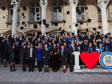 Абсолвентите на Стопанска академия от ОКС „бакалавър” – випуск 2017 получиха дипломите си на тържествени церемонии
