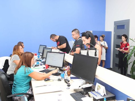 Нов фронт офис „Обслужване на студенти” откри Стопанска академия с дарение от бивш възпитаник