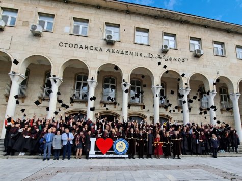 Магистрите на Свищовската академия от Випуск ’2022 получиха своите дипломи на тържествена церемония